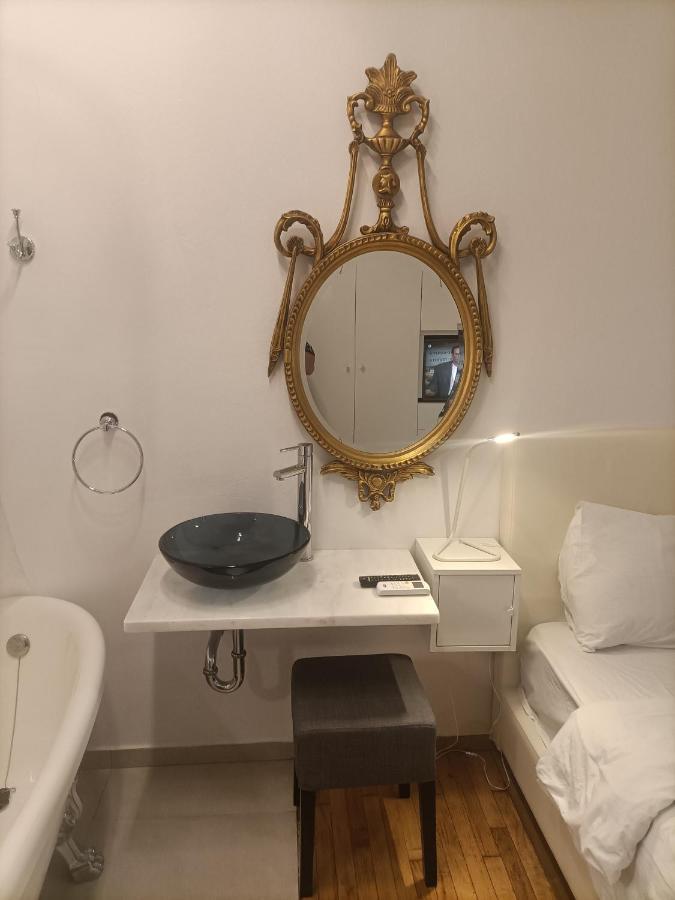 Elegant * Athens
